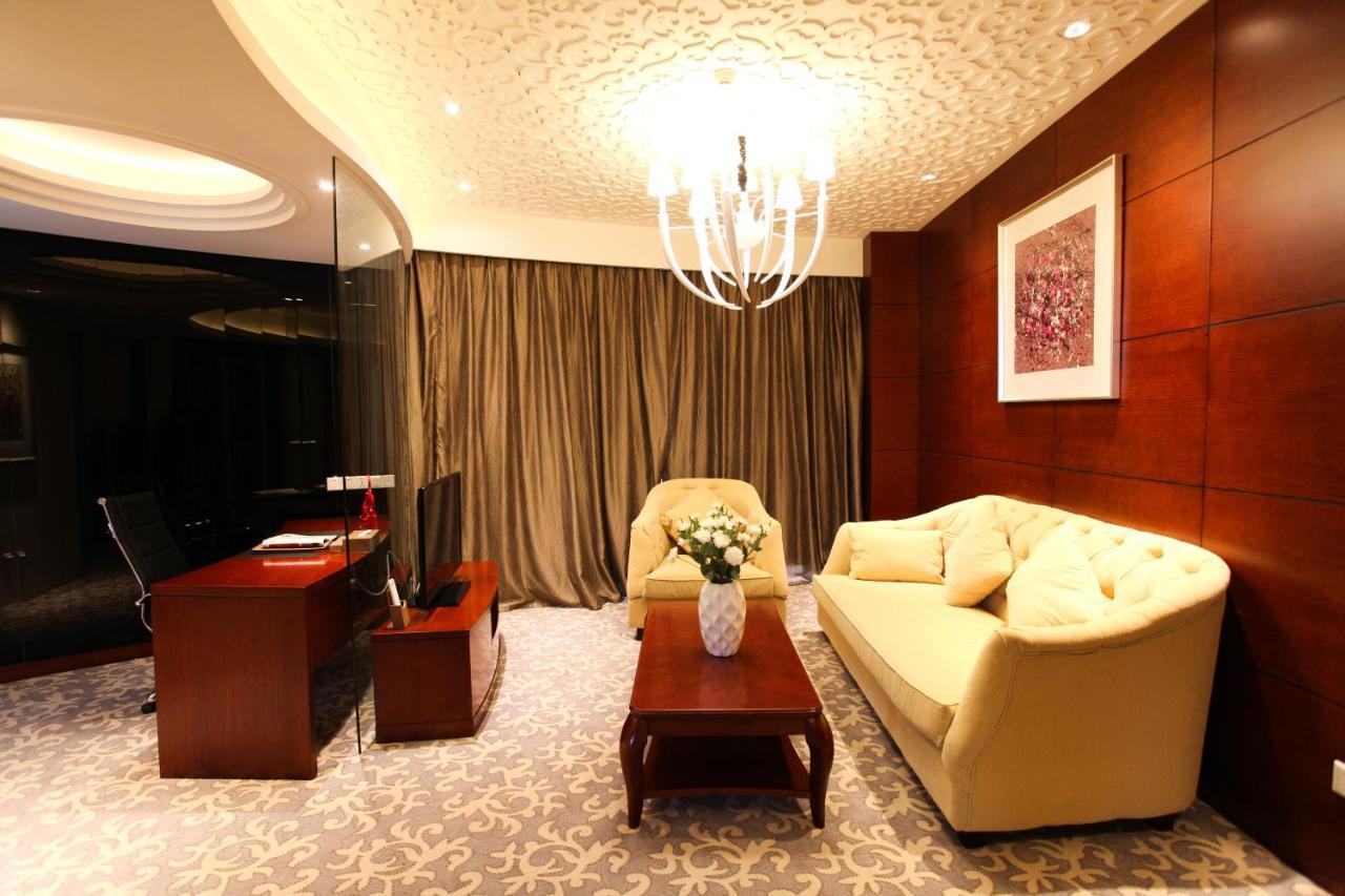 Ramada Yangzhou Baoying Hotel Exterior foto