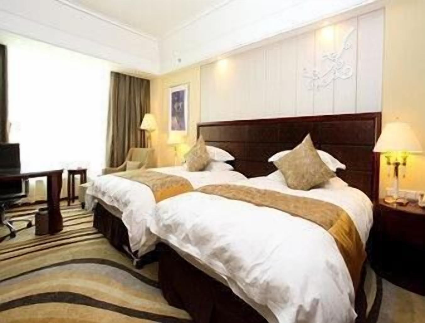 Ramada Yangzhou Baoying Hotel Exterior foto